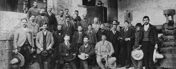 Cornish and Mexican miners at Mina La Difficultad, Real del Monte Mexico 1890. Photograph Archivo Histrico de la Compaa de Minas de Real del Monte y Pachuca